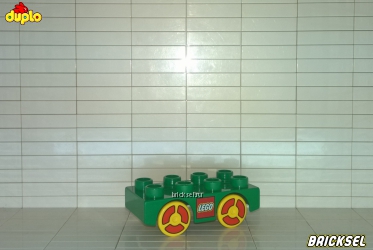 Машинка 2х4 для трека зеленая, с надписью LEGO