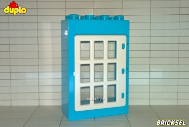 Дверь голубая с белой решеткой